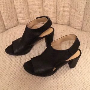 Naturalizer sandals. Black leather.